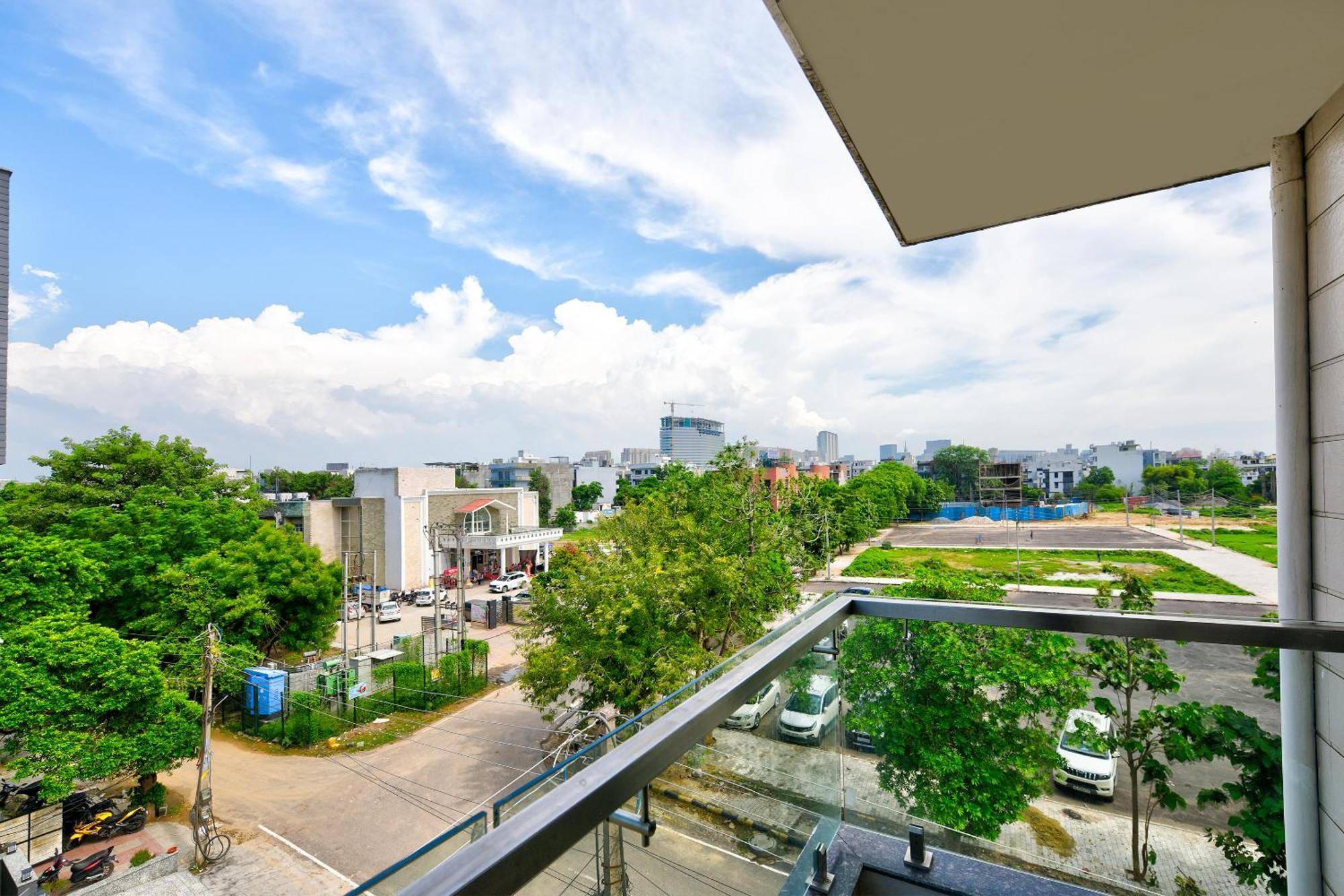 Hotel Leaf 9 Boutique, Near Golf Course Road And Galleria Market Gurgaon Exterior foto