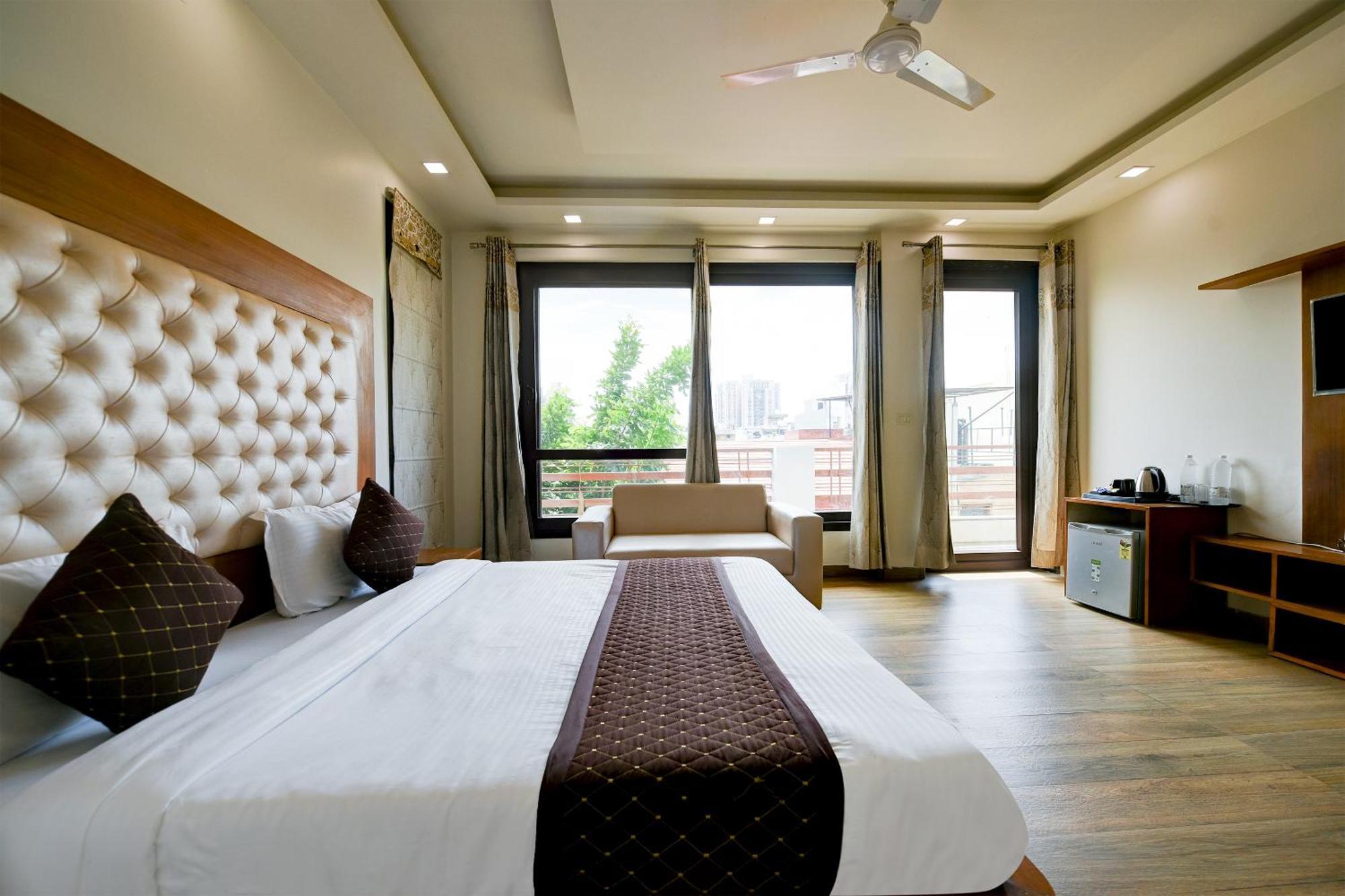 Hotel Leaf 9 Boutique, Near Golf Course Road And Galleria Market Gurgaon Exterior foto